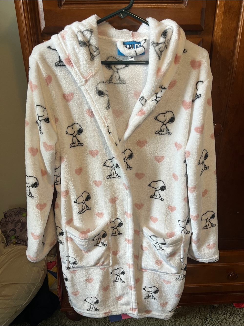 Peanuts Snoopy Hooded Cozy Plush Robe - White with Pink Hearts